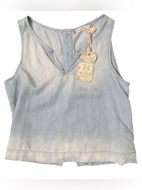 NWT Chelsea & Violet Soft Chambray Denim Sleeveless Top w/Three Button Back Sz M
